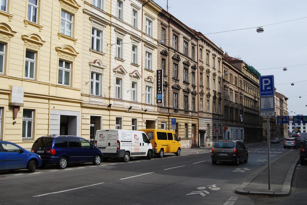 Duskova Apartments Πράγα Εξωτερικό φωτογραφία